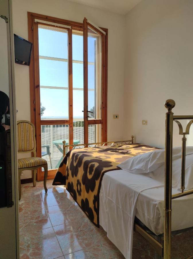 Hotel Atlantico Кастильончелло Экстерьер фото